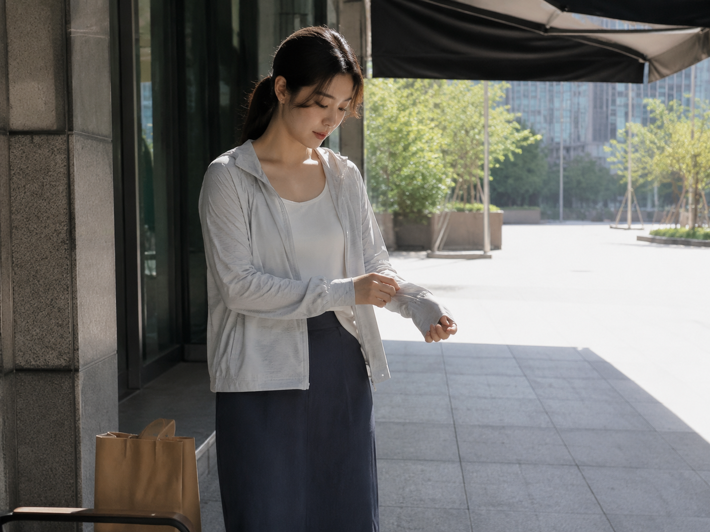 防晒衣不再只是硬防晒：它正在变成夏季通勤的第二层
